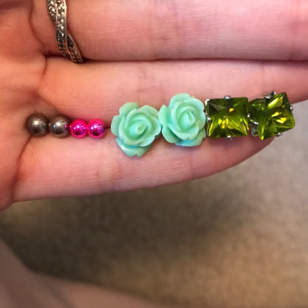 Set of 4 earrings!